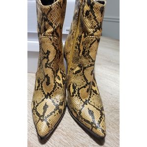 Steve Madden Rarely Yellow Snake